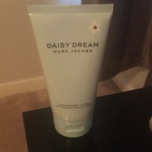 Marc Jacobs Daisy Dream body lotion